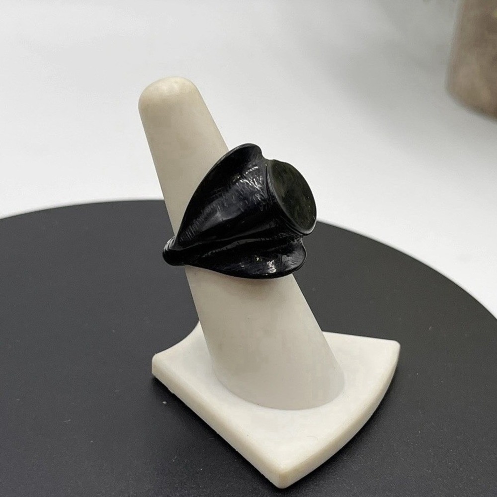 Vintage Black Glass Or Resin Carved Elephant UV Reactive Glow Blue Ring‎ Sz 7